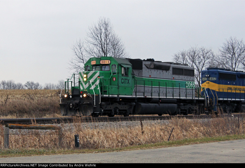 CITX 3065 with 281 finally departs for points west